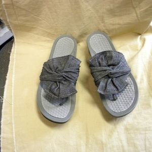 pr gray "Baretraps" sandals size 7M